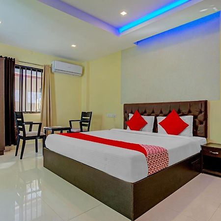 Oyo Flagship 77876 Amigo Suites Kochi Buitenkant foto