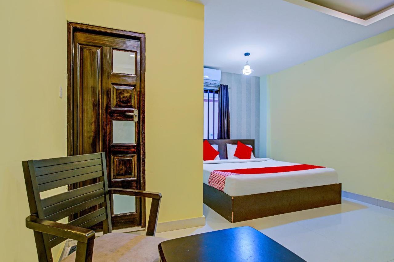 Oyo Flagship 77876 Amigo Suites Kochi Buitenkant foto