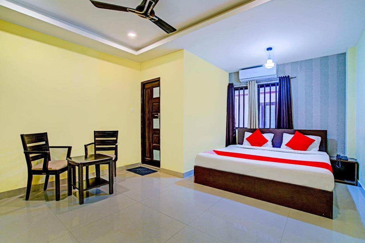 Oyo Flagship 77876 Amigo Suites Kochi Buitenkant foto