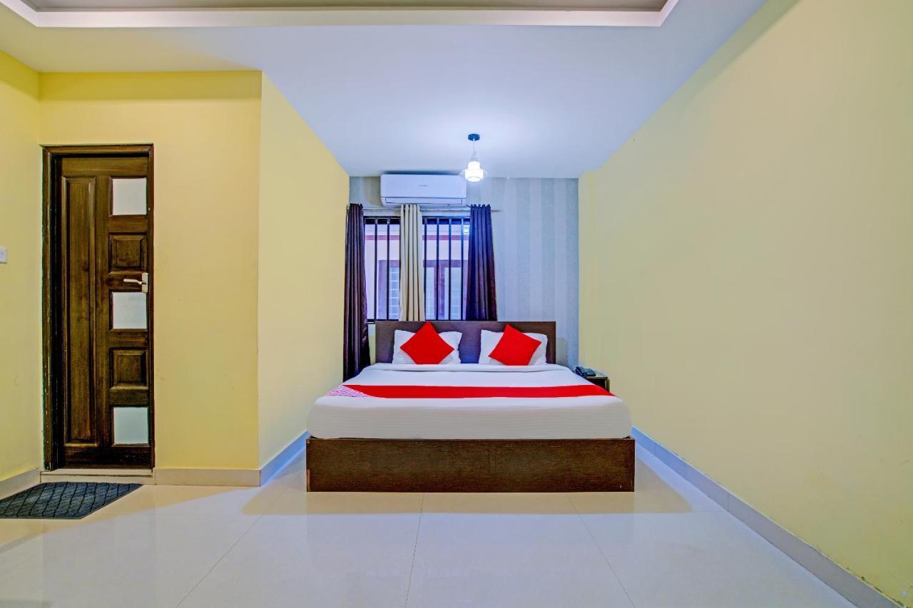 Oyo Flagship 77876 Amigo Suites Kochi Buitenkant foto