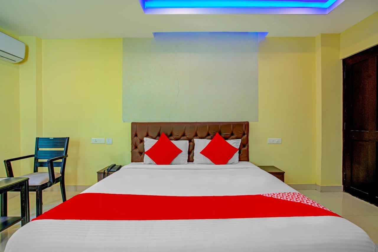 Oyo Flagship 77876 Amigo Suites Kochi Buitenkant foto